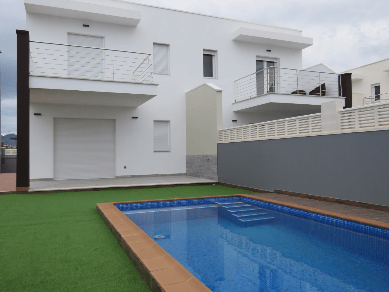 Adosado con piscina privada y terraza en El Verger.