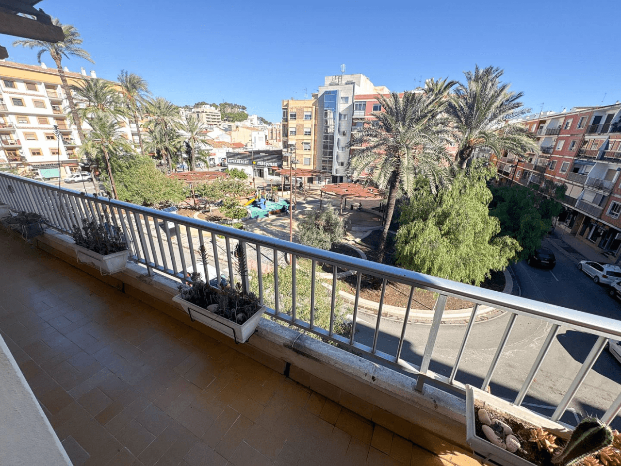 Enorme piso en el centro de Dénia para reformar.