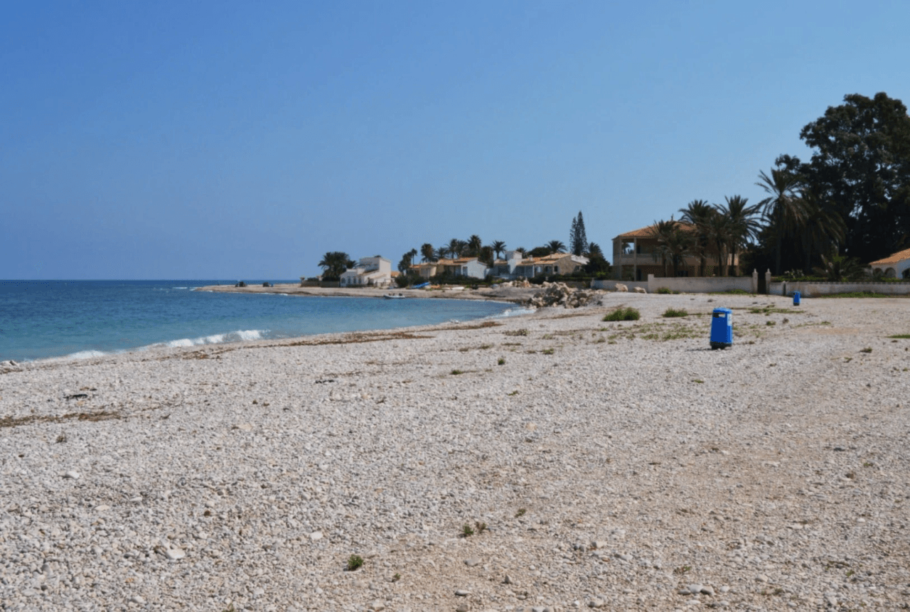 Adossat amb vistes al mar a Els Poblets.