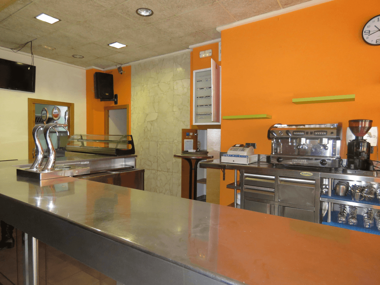Bar en el centro de El Verger.