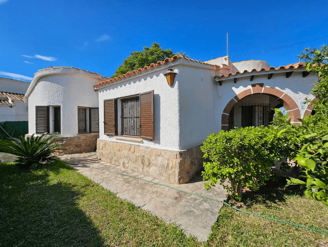Chalet con 2 dormitorios, piscina comunitaria, Els Poblets