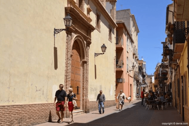 CASA DE PUEBLO para RECONSTRUIR hasta 414,25m2 "AL LADO C/ LORETO"