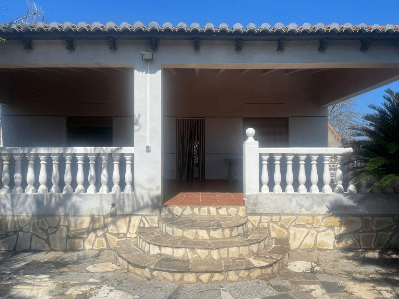 Chalet de 5 habitaciones en venta cerca del Golf de Oliva Nova