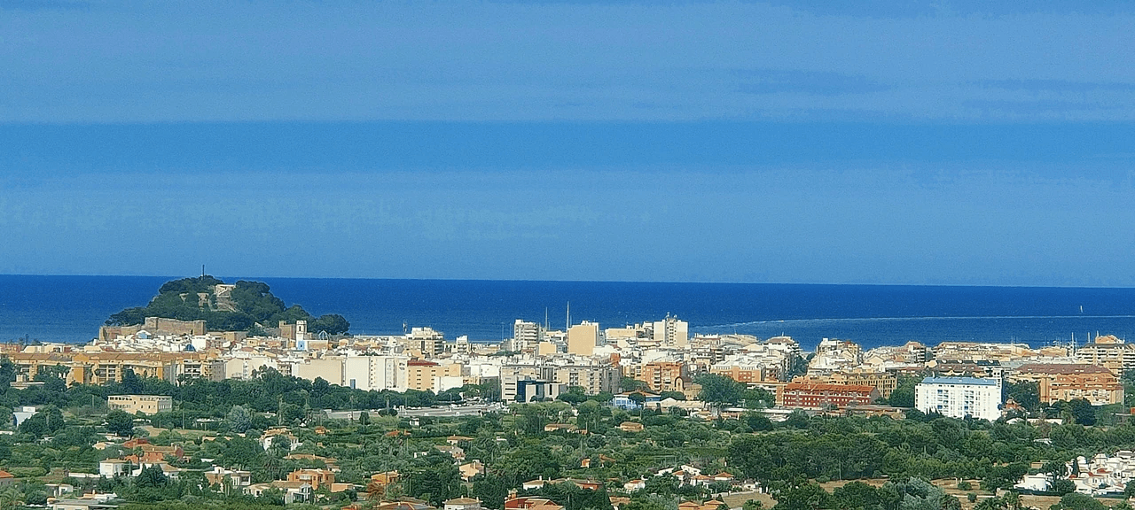 Plot in Denia with sea views