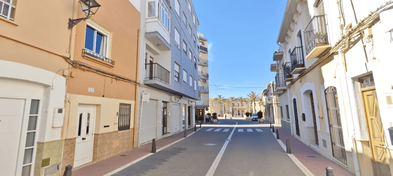 CASA DE PUEBLO EN VERGEL CENTRO