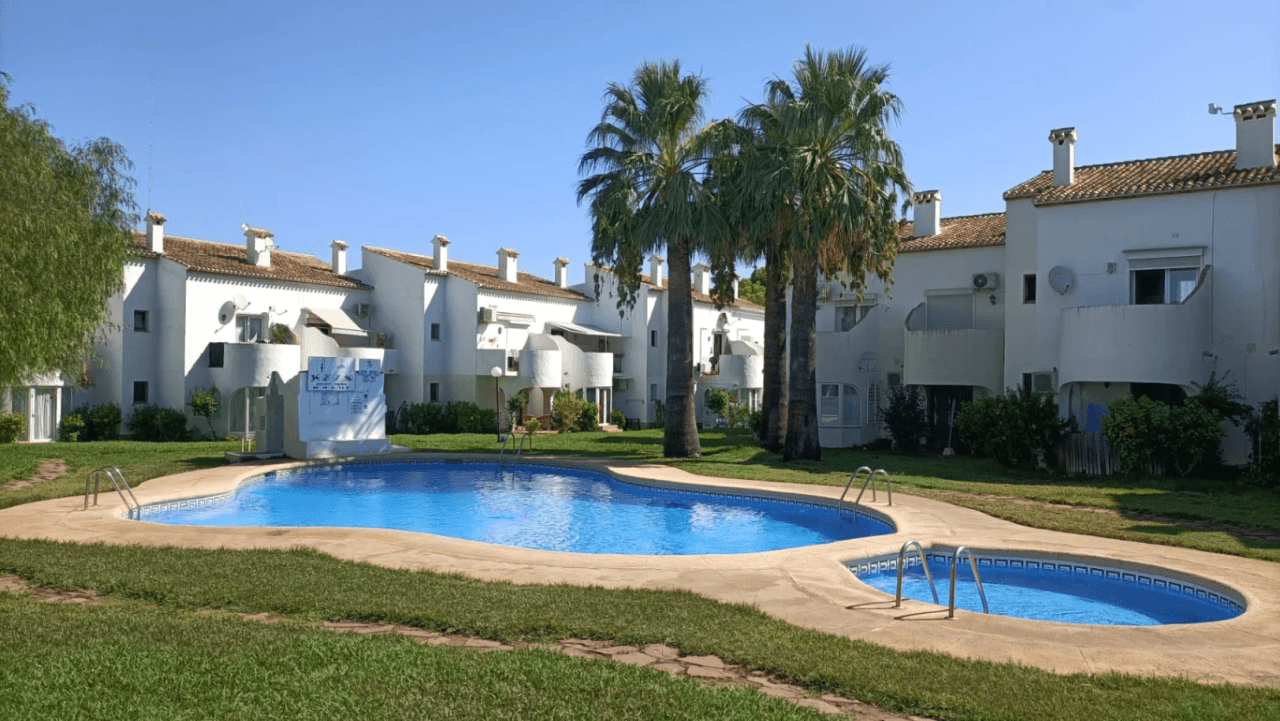 Adosado en planta baja de 1 habitación en Dénia.