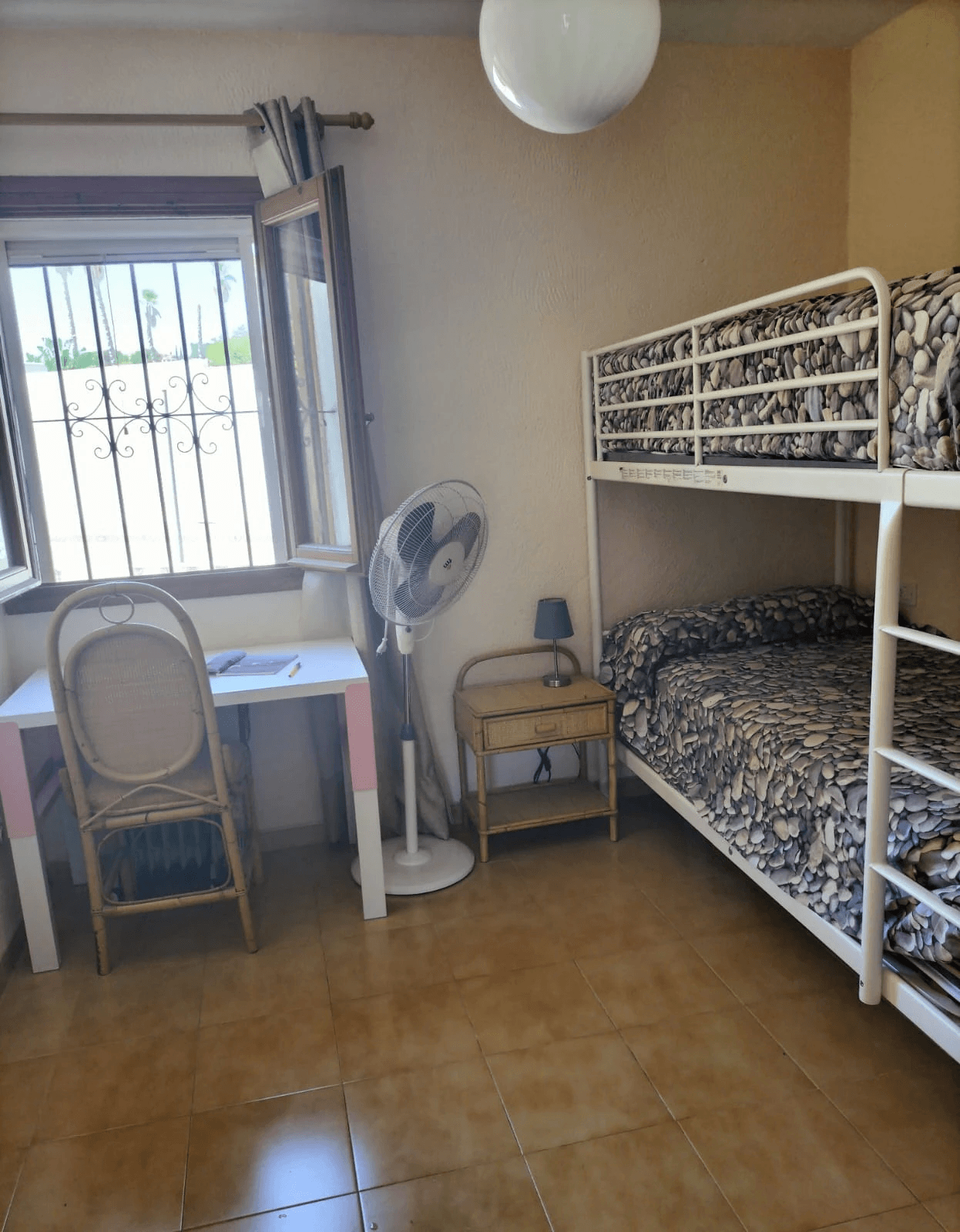 Adosado en planta baja de 1 habitación en Dénia.