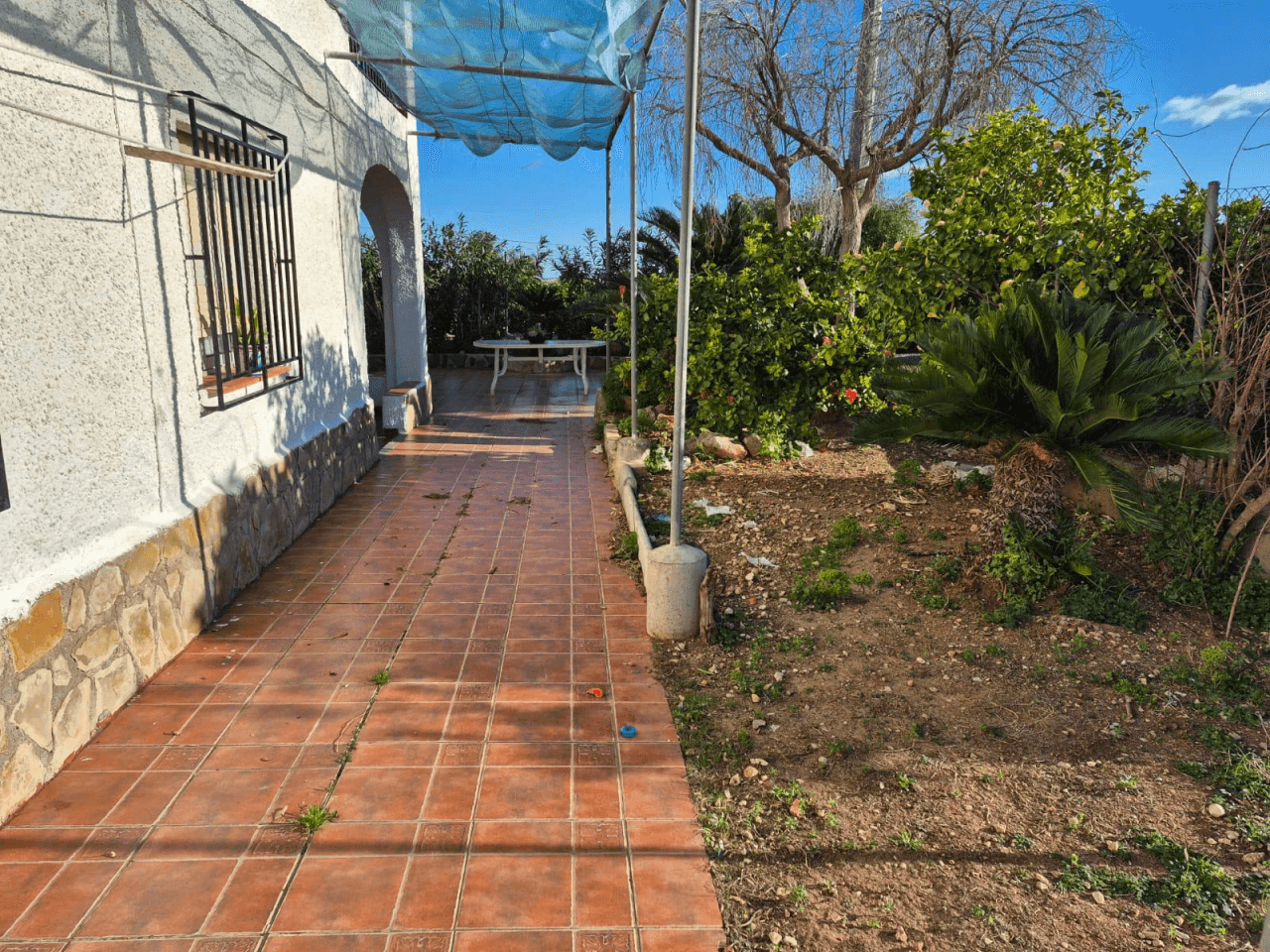 Casa de campo con dos viviendas y piscina en Pego.