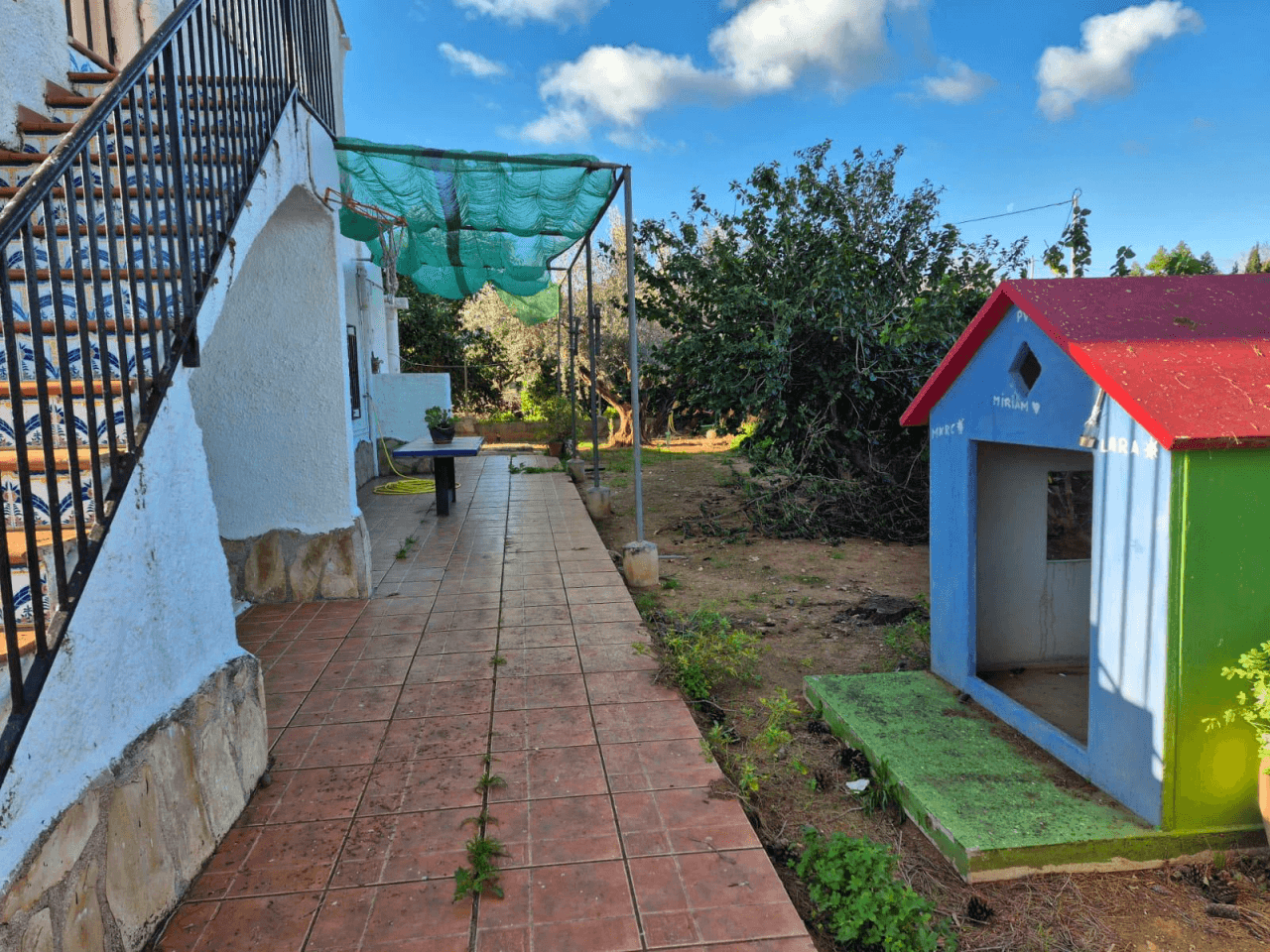 Casa de campo con dos viviendas y piscina en Pego.