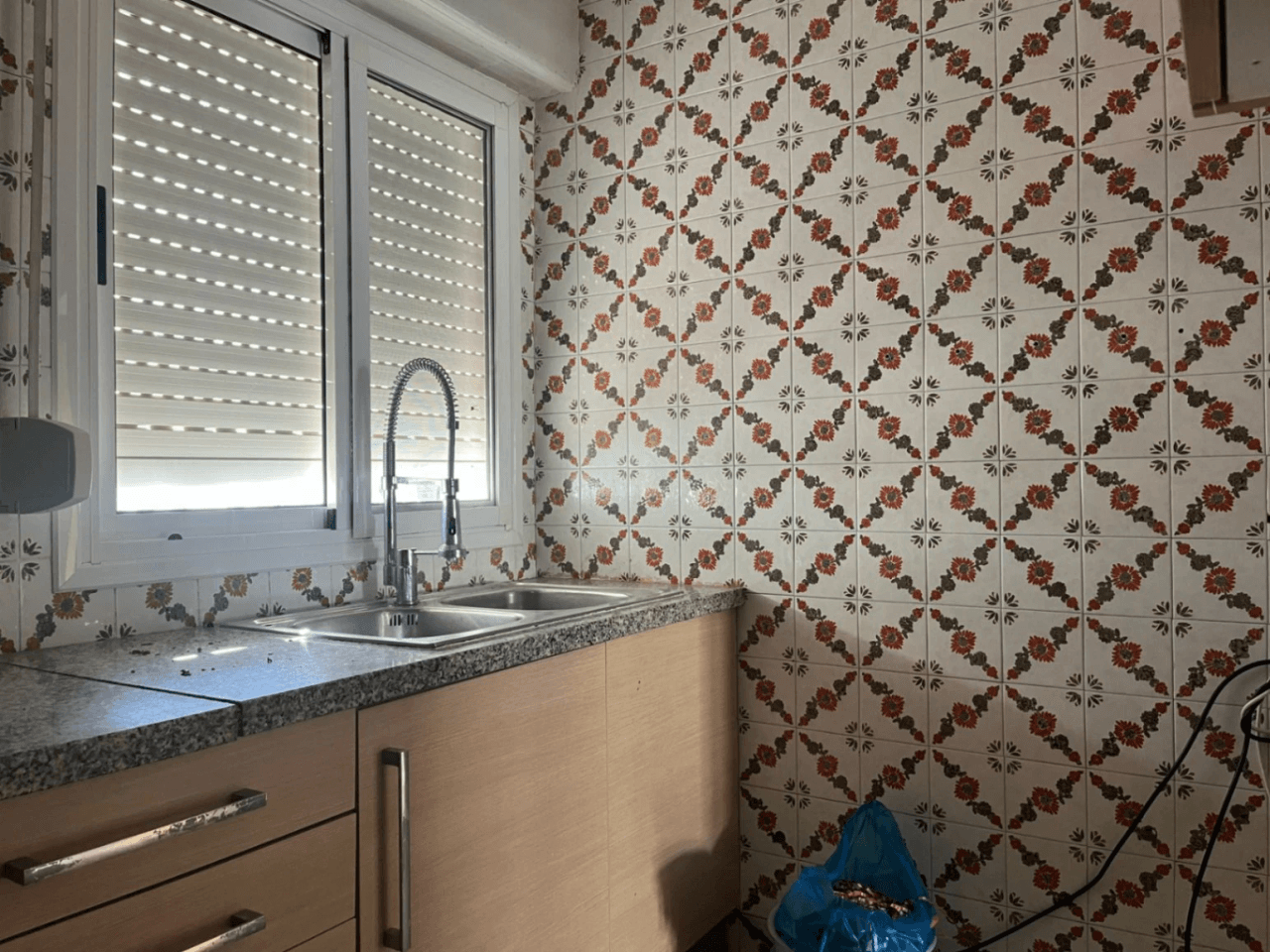 Conjunto único con casa de pueblo, nave y piso independiente con vistas a Segaria en El Verger
