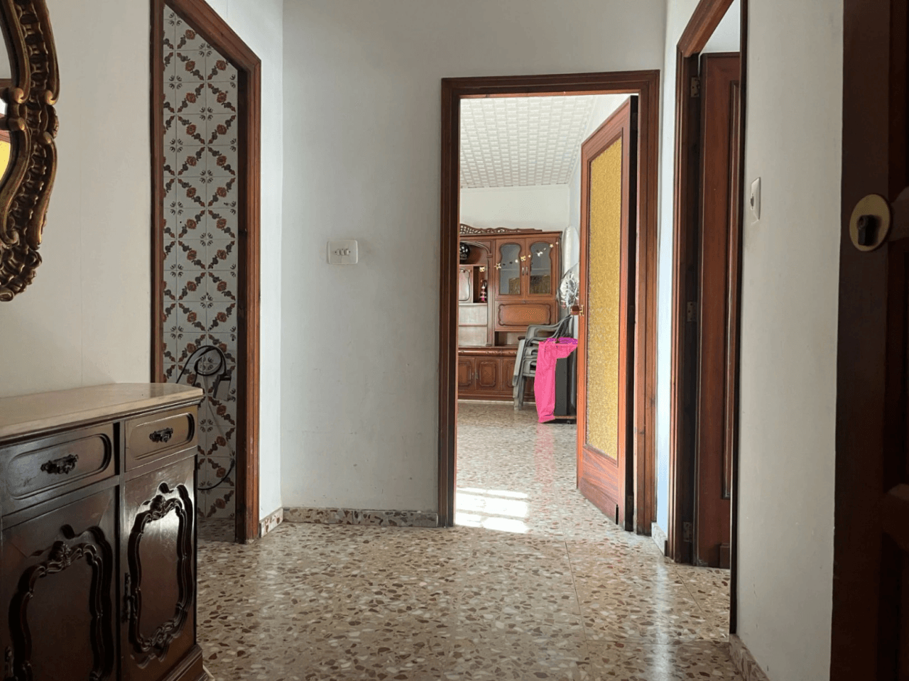 Conjunto único con casa de pueblo, nave y piso independiente con vistas a Segaria en El Verger