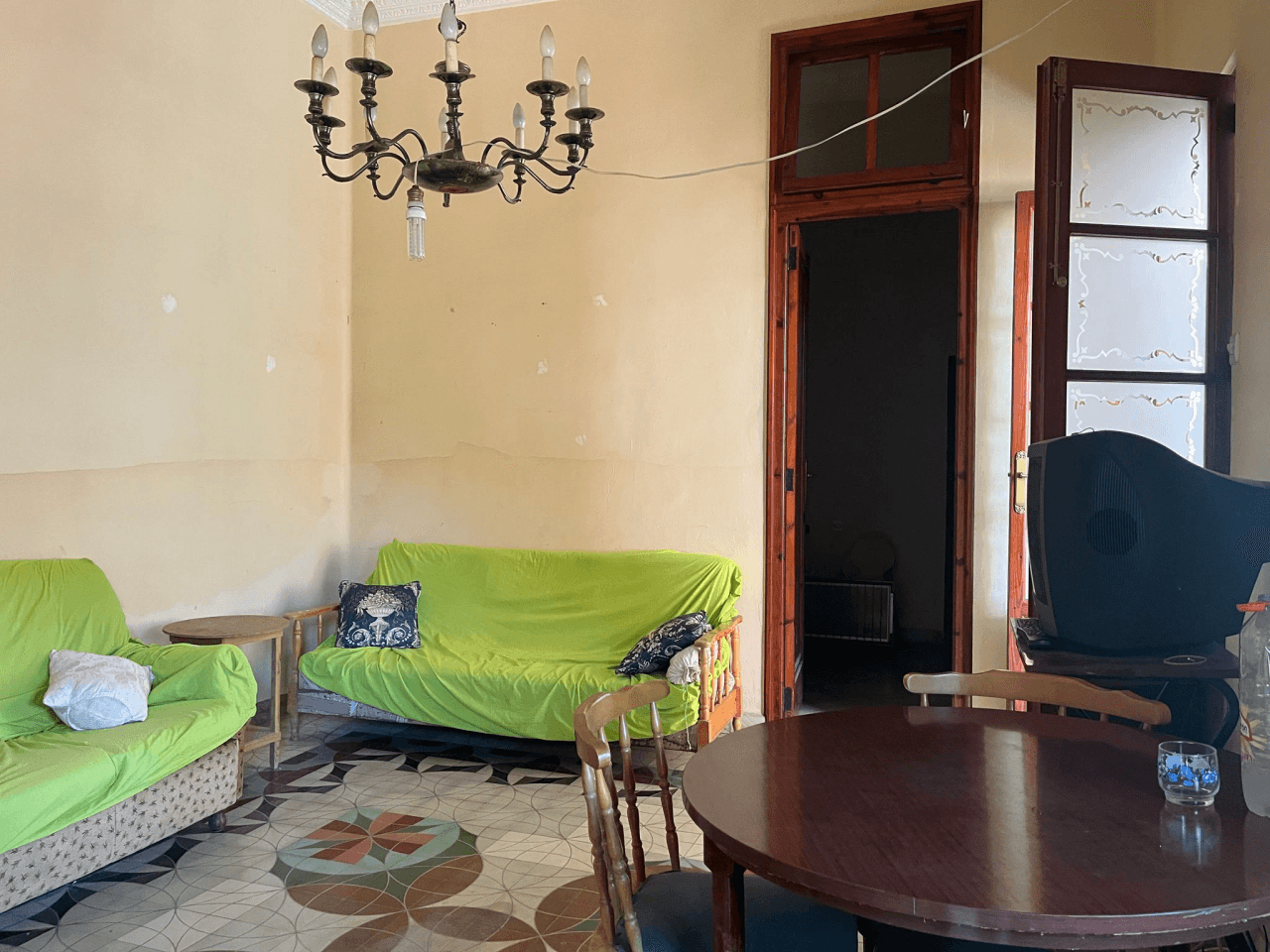 Conjunto único con casa de pueblo, nave y piso independiente con vistas a Segaria en El Verger