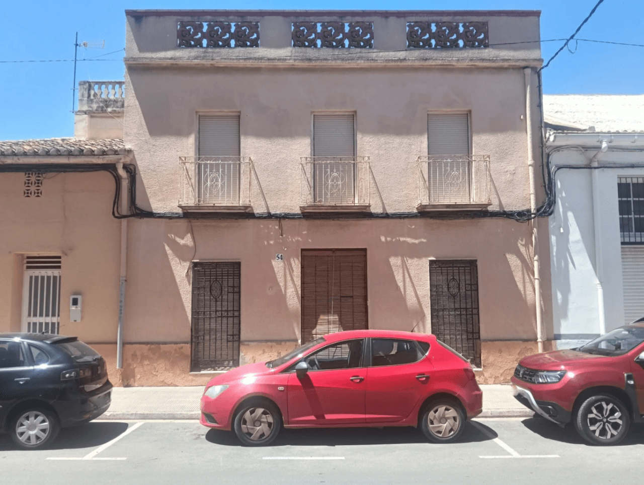 Conjunto único con casa de pueblo, nave y piso independiente con vistas a Segaria en El Verger