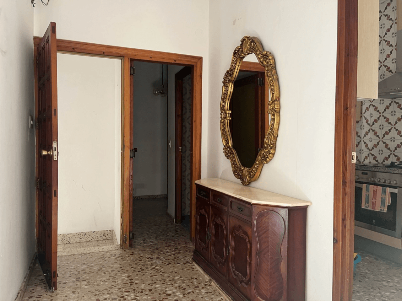 Conjunto único con casa de pueblo, nave y piso independiente con vistas a Segaria en El Verger