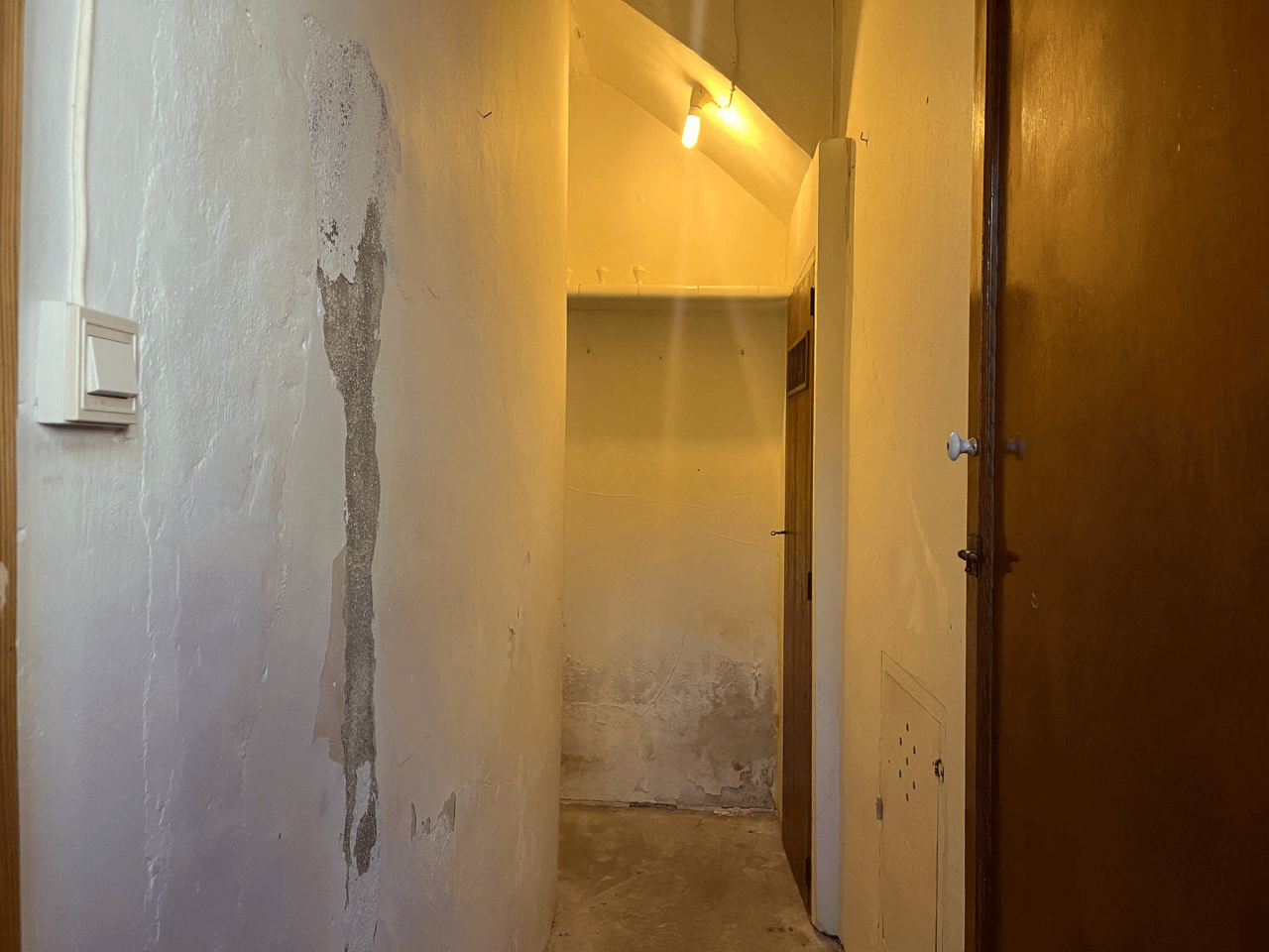 Conjunto único con casa de pueblo, nave y piso independiente con vistas a Segaria en El Verger