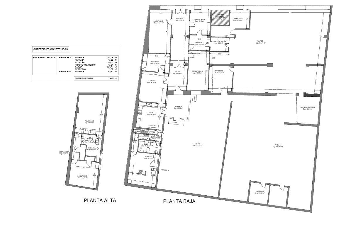 Conjunto único con casa de pueblo, nave y piso independiente con vistas a Segaria en El Verger