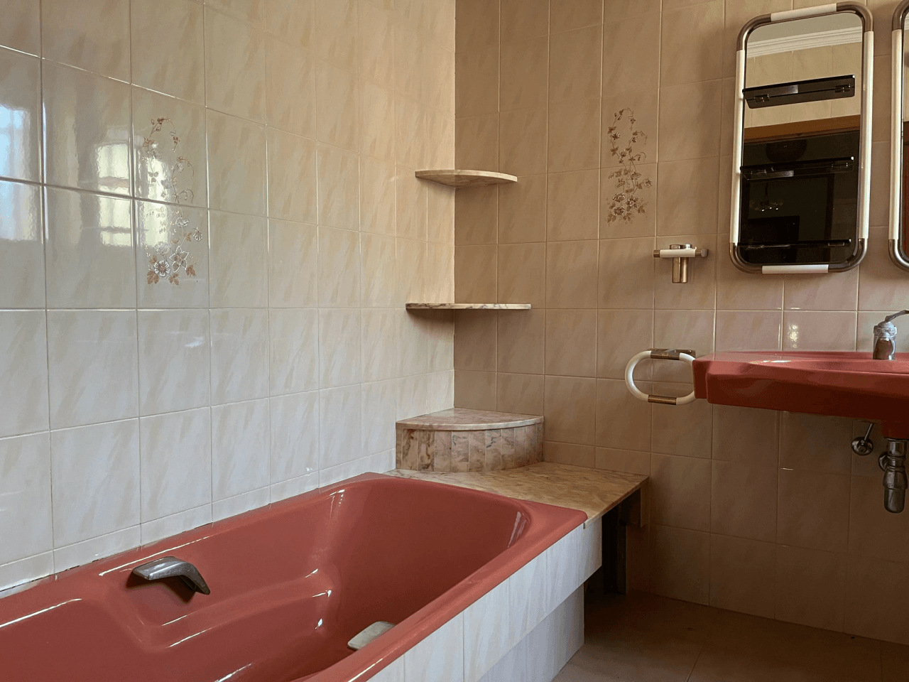 Conjunto único con casa de pueblo, nave y piso independiente con vistas a Segaria en El Verger