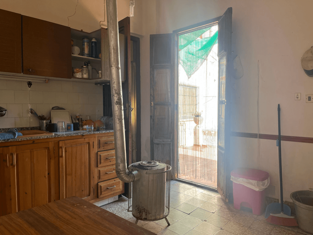 Conjunto único con casa de pueblo, nave y piso independiente con vistas a Segaria en El Verger
