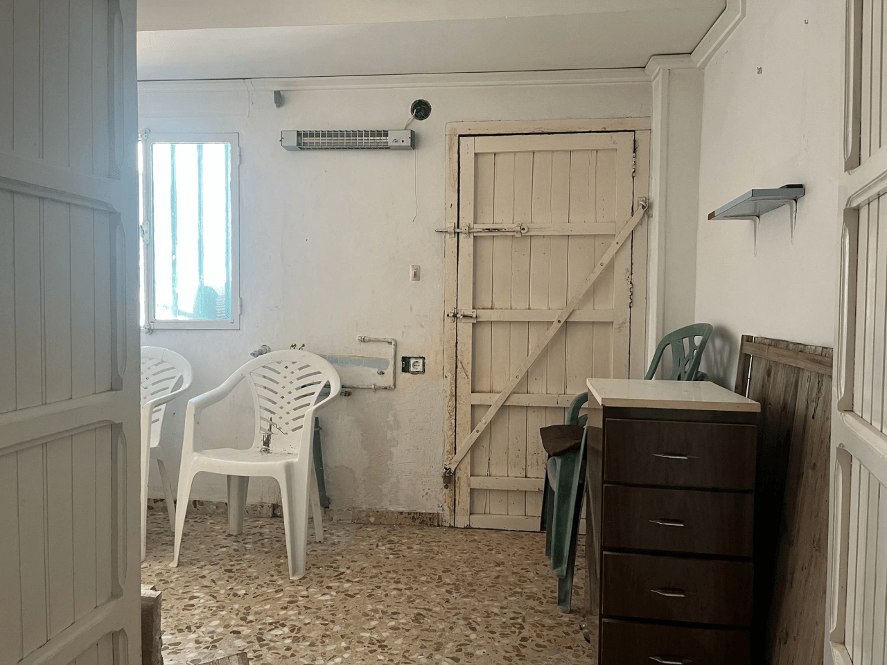 Conjunto único con casa de pueblo, nave y piso independiente con vistas a Segaria en El Verger