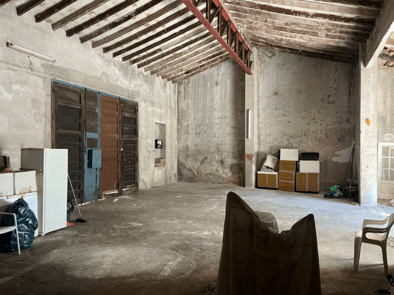 Conjunto único con casa de pueblo, nave y piso independiente con vistas a Segaria en El Verger