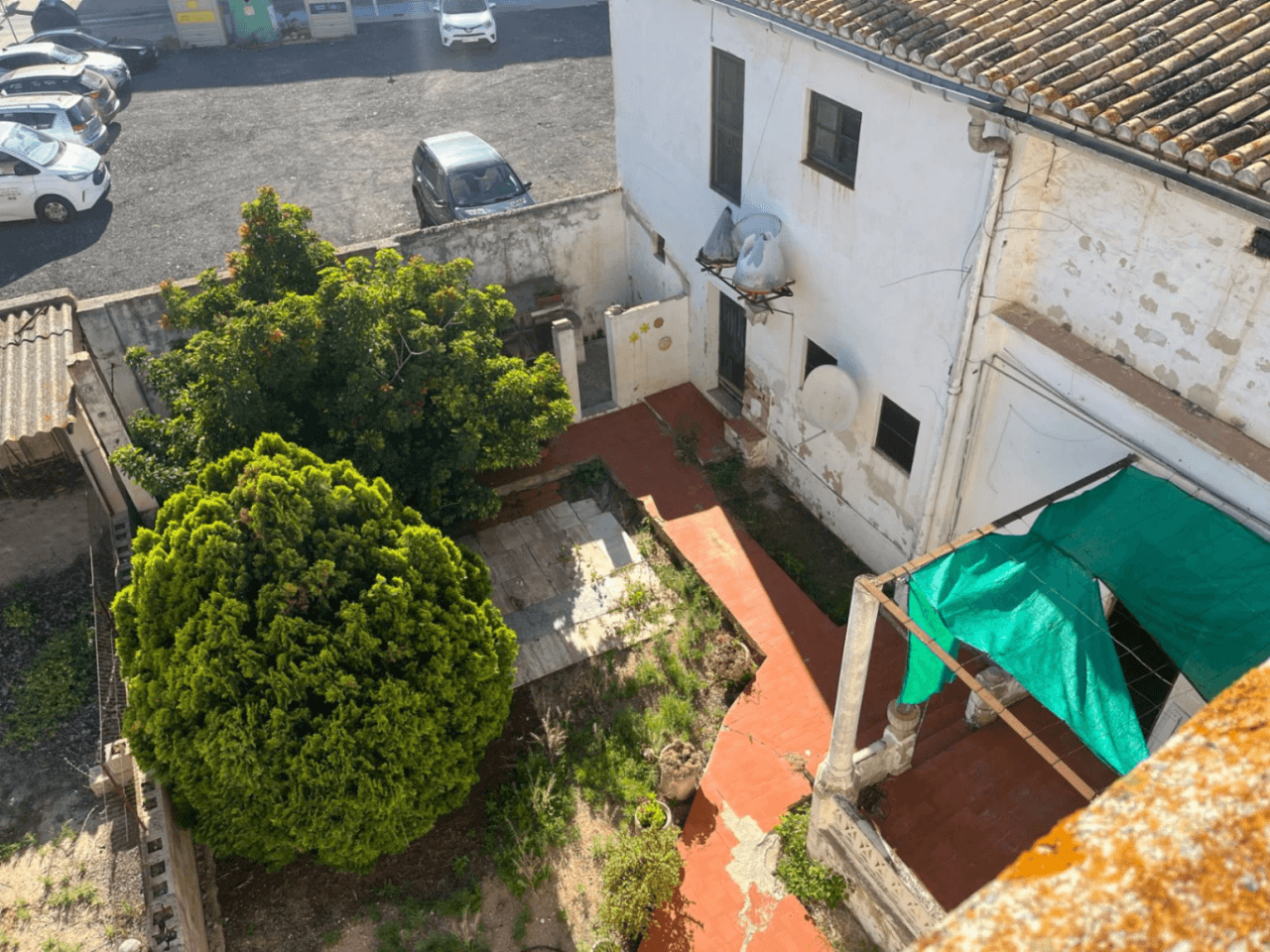 Conjunto único con casa de pueblo, nave y piso independiente con vistas a Segaria en El Verger