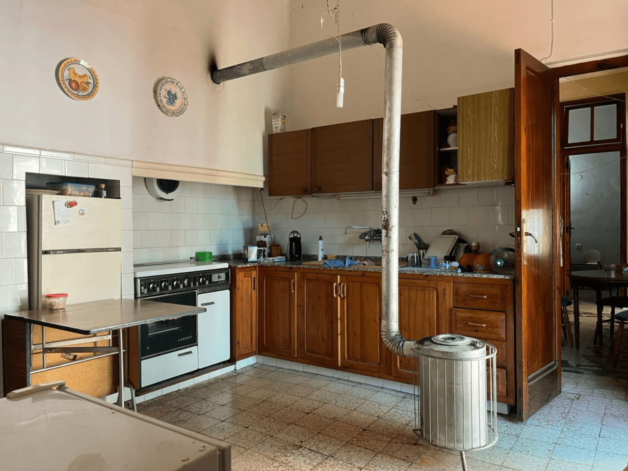Conjunto único con casa de pueblo, nave y piso independiente con vistas a Segaria en El Verger