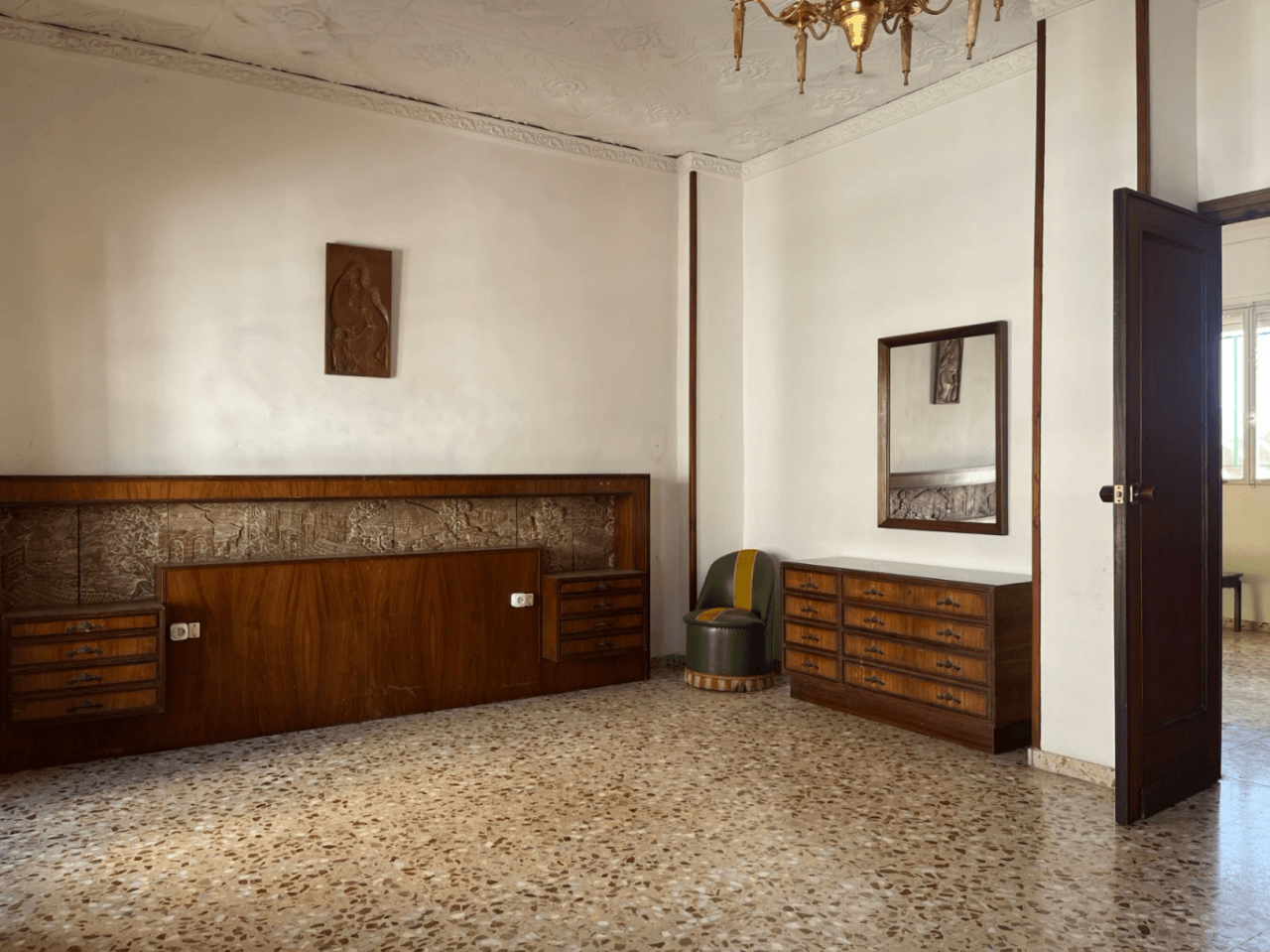 Conjunto único con casa de pueblo, nave y piso independiente con vistas a Segaria en El Verger