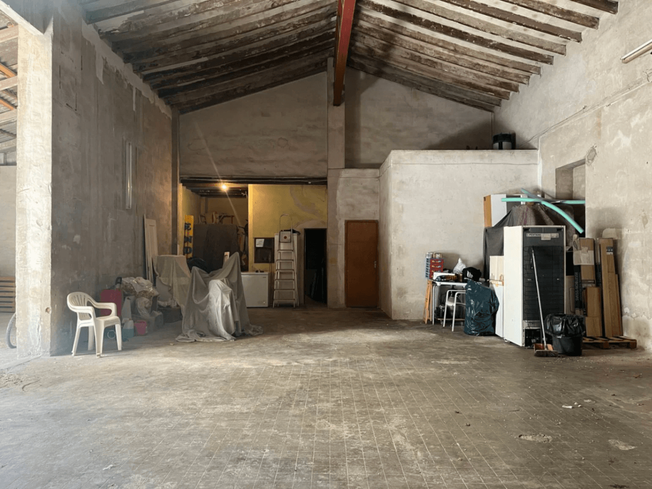 Conjunto único con casa de pueblo, nave y piso independiente con vistas a Segaria en El Verger