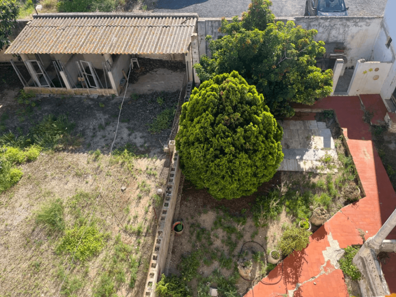 Conjunto único con casa de pueblo, nave y piso independiente con vistas a Segaria en El Verger