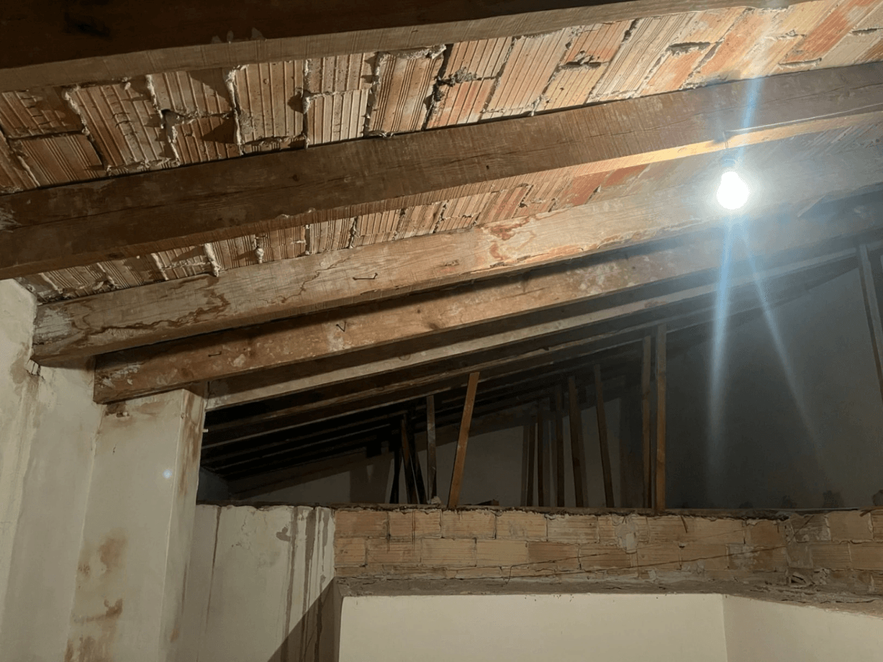Conjunto único con casa de pueblo, nave y piso independiente con vistas a Segaria en El Verger