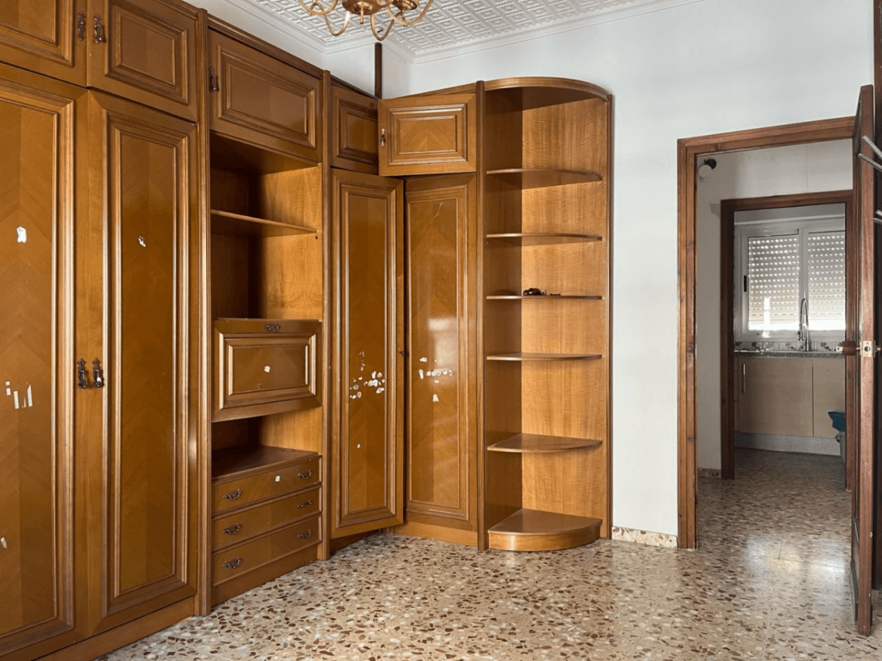 Conjunto único con casa de pueblo, nave y piso independiente con vistas a Segaria en El Verger