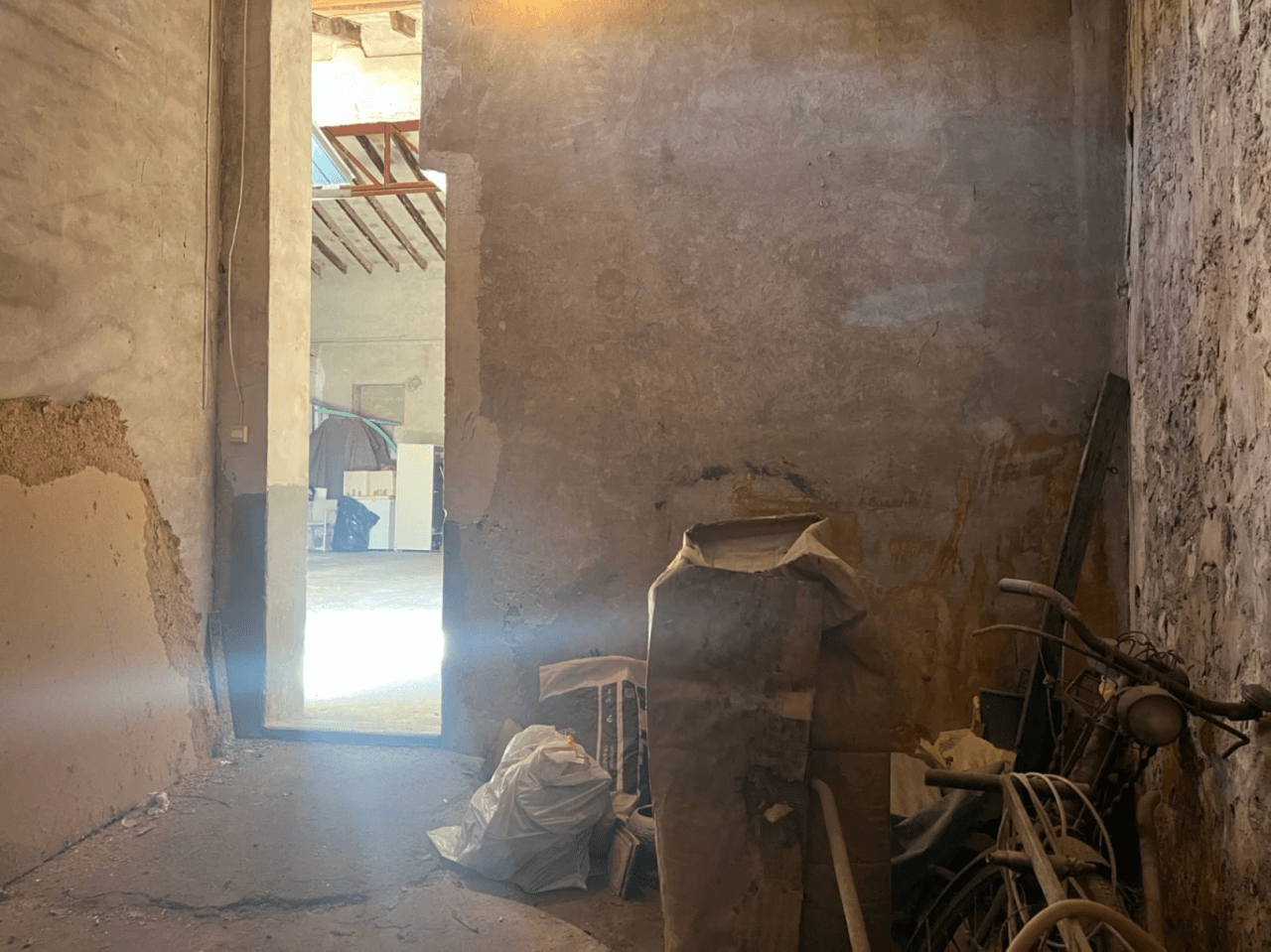 Conjunto único con casa de pueblo, nave y piso independiente con vistas a Segaria en El Verger