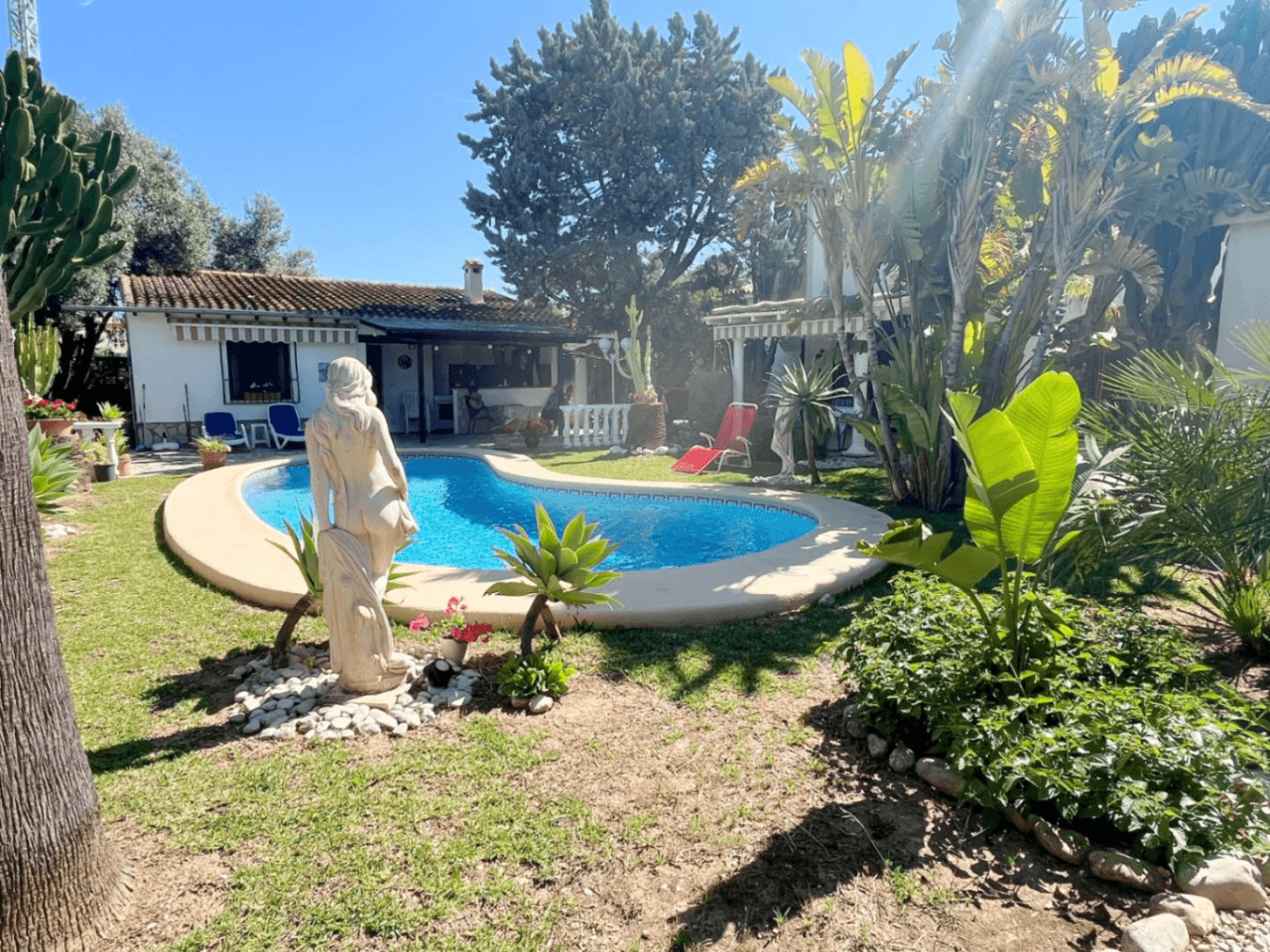 Chalet de 4 dormitorios y piscina en Els Poblets