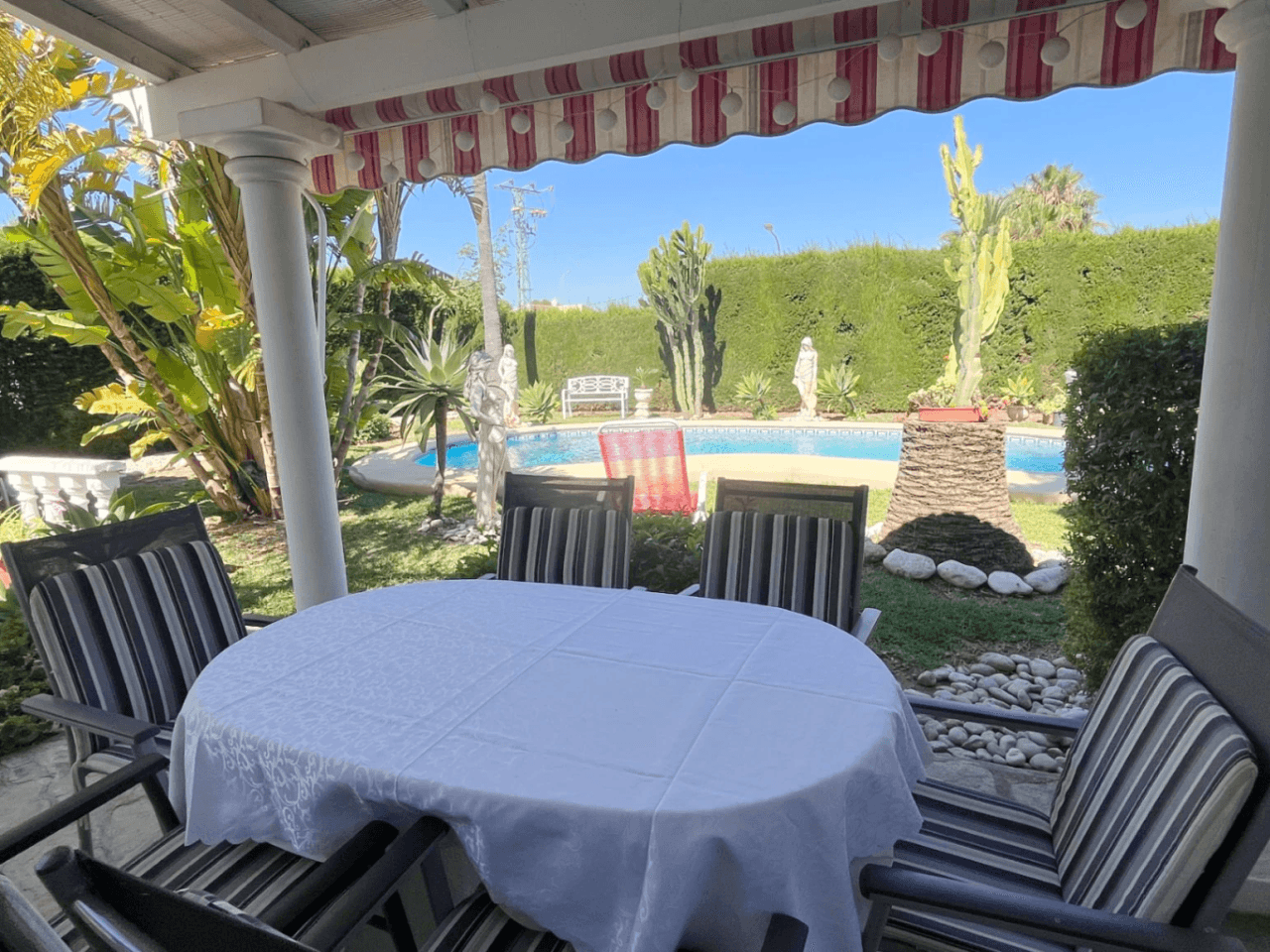 Chalet de 4 dormitorios y piscina en Els Poblets