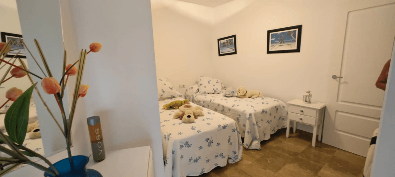 APARTAMENTO en la PLAZA en Plaza BENIDORM esquina/Avd. Miguel Hernandez