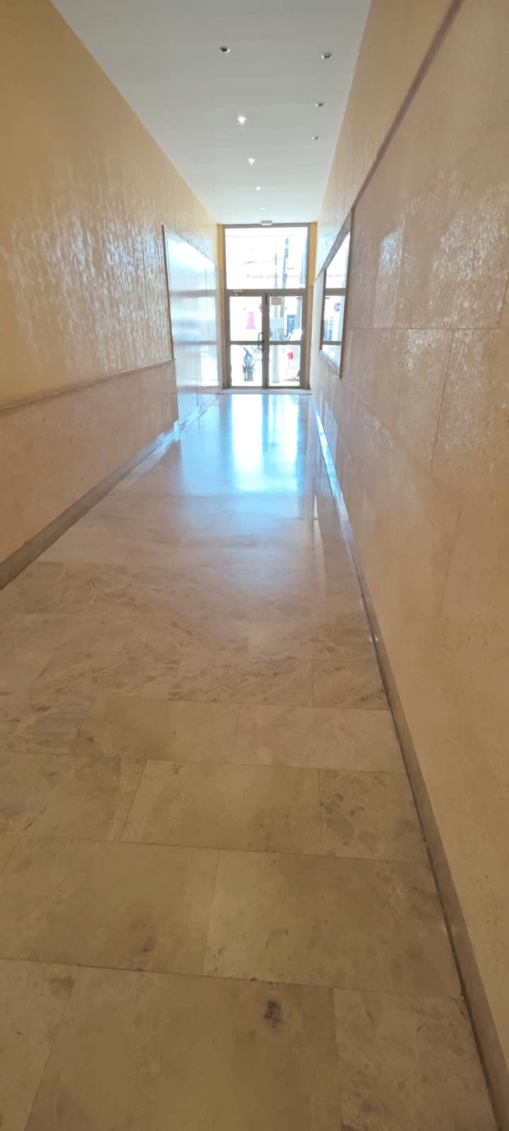 APARTAMENTO en la PLAZA en Plaza BENIDORM esquina/Avd. Miguel Hernandez