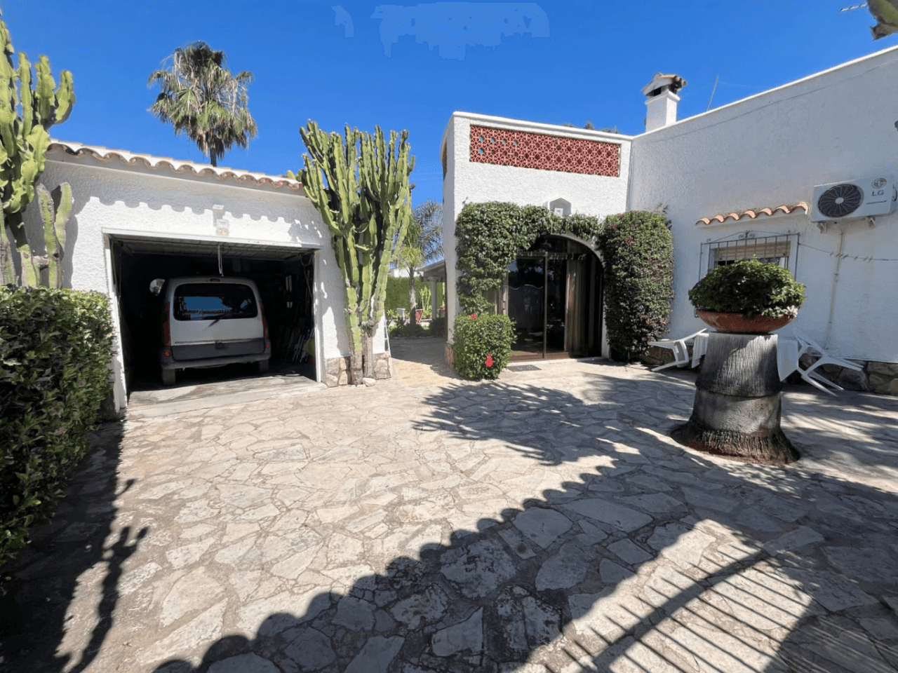 Chalet de 4 dormitorios y piscina en Els Poblets