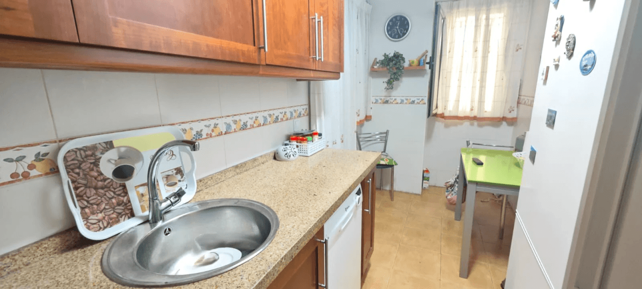 APARTAMENTO en la PLAZA en Plaza BENIDORM esquina/Avd. Miguel Hernandez