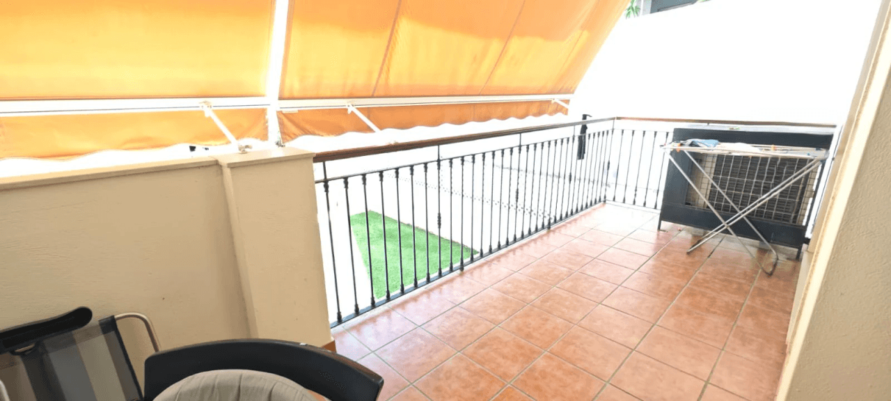 APARTAMENTO en la PLAZA en Plaza BENIDORM esquina/Avd. Miguel Hernandez
