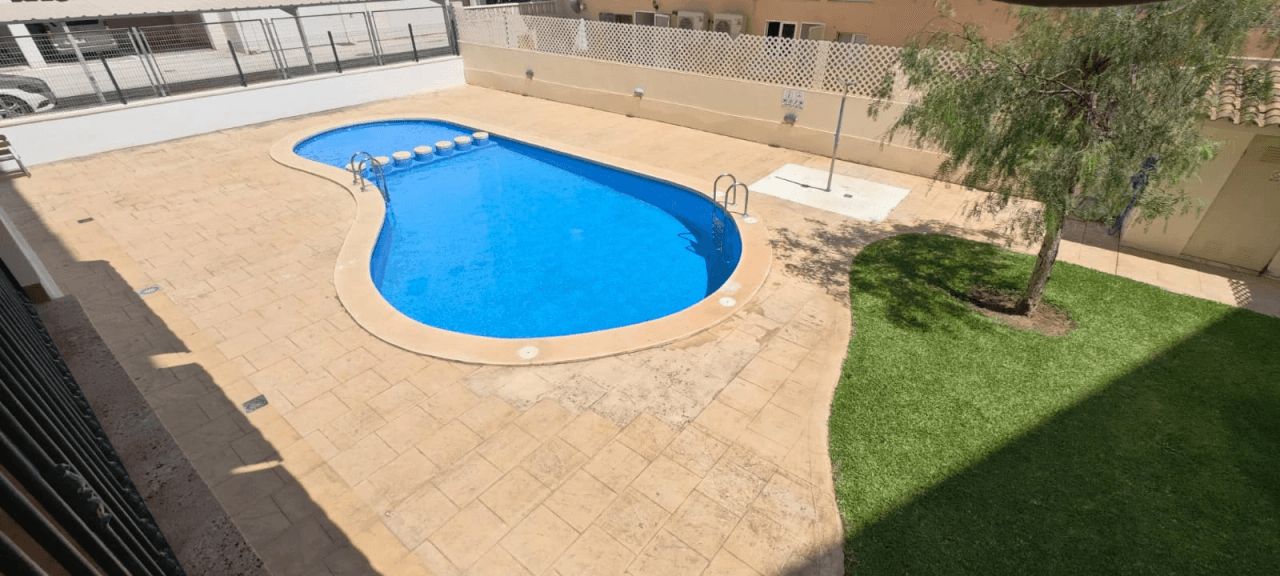 APARTAMENTO en la PLAZA en Plaza BENIDORM esquina/Avd. Miguel Hernandez