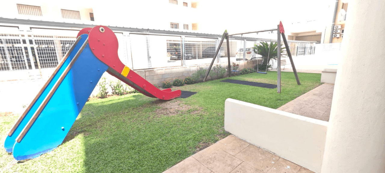 APARTAMENTO en la PLAZA en Plaza BENIDORM esquina/Avd. Miguel Hernandez