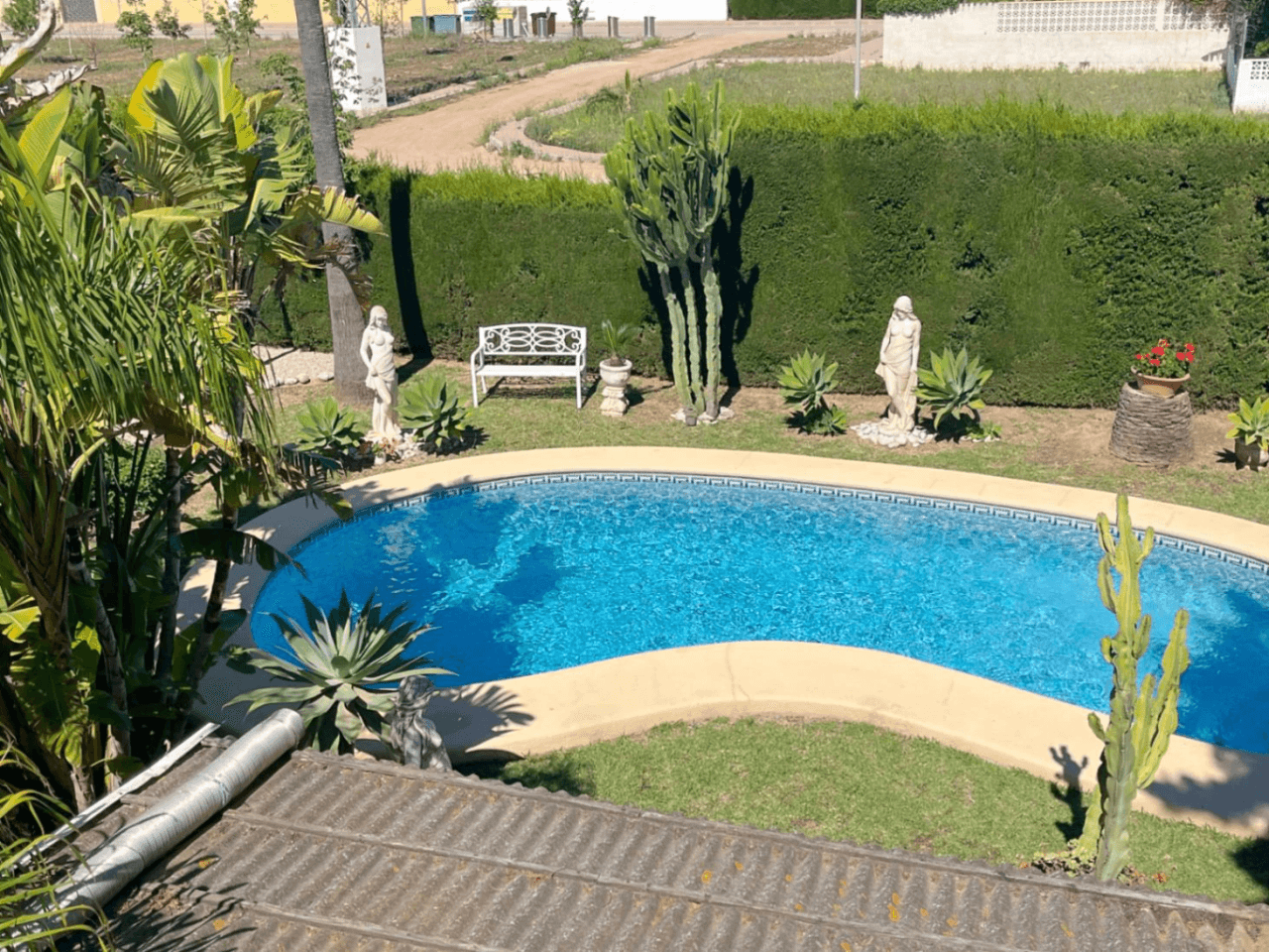 Chalet de 4 dormitorios y piscina en Els Poblets
