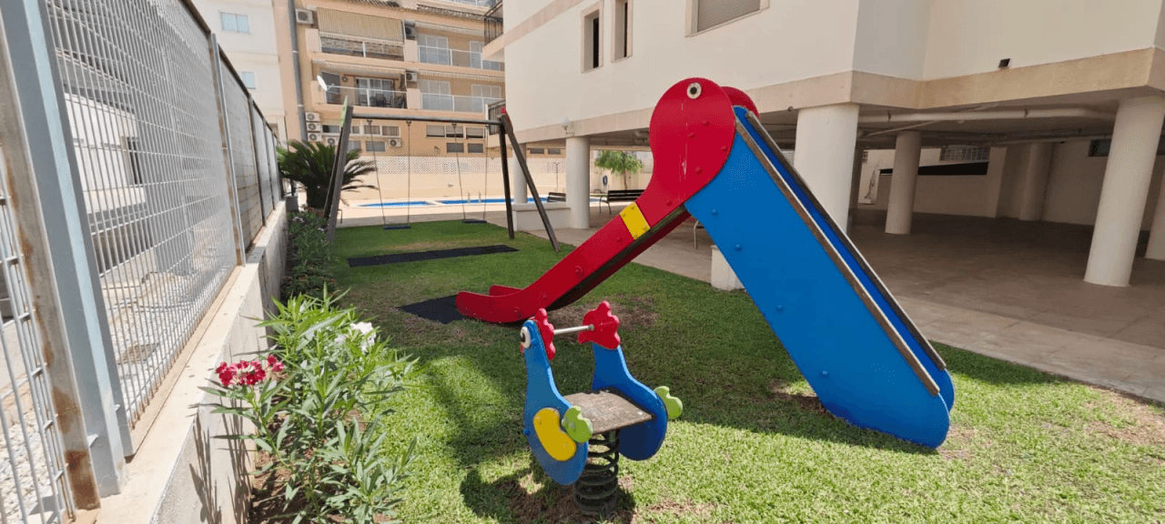 APARTAMENTO en la PLAZA en Plaza BENIDORM esquina/Avd. Miguel Hernandez
