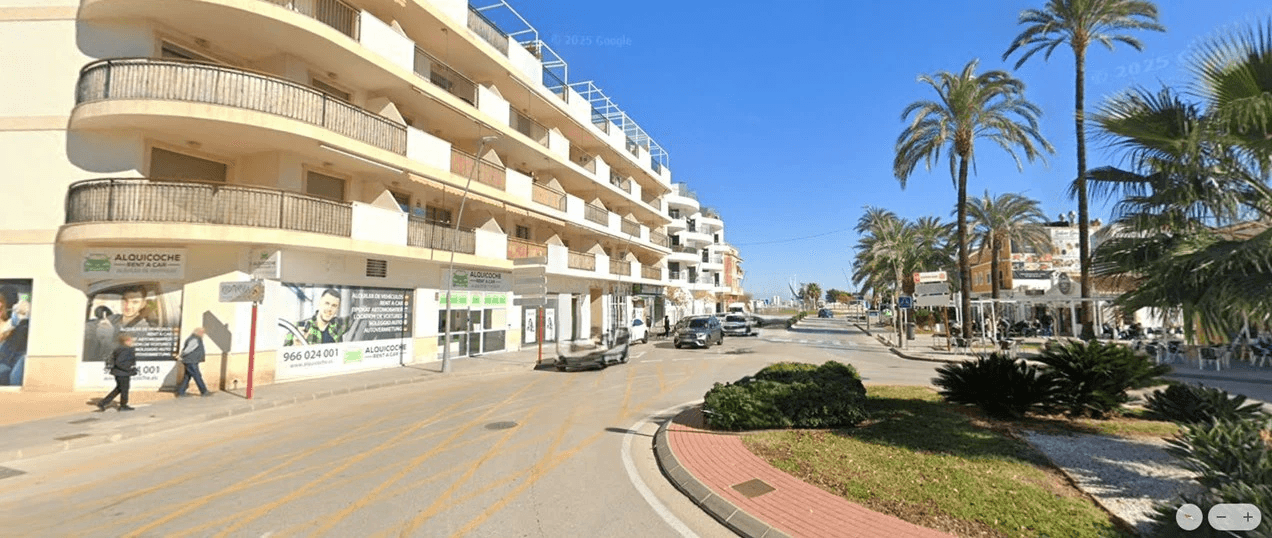 APARTAMENTO en la PLAZA en Plaza BENIDORM esquina/Avd. Miguel Hernandez