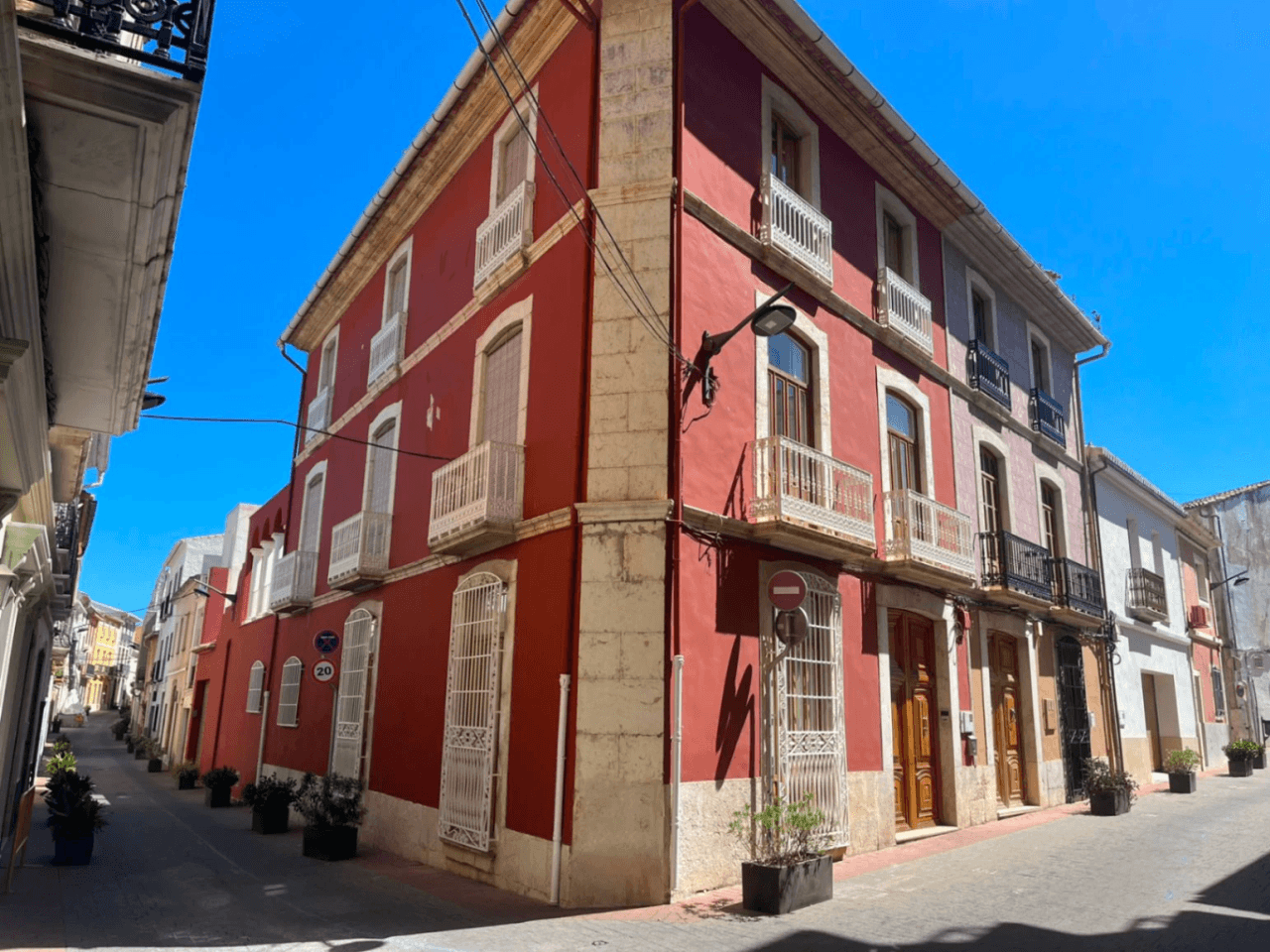Casa de pueblo con encanto y gran amplitud en el centro de Ondara