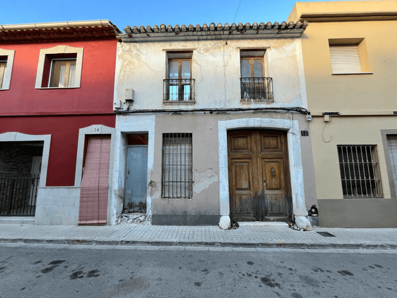 Solar urbano con proyecto para vivienda en el corazón de Ondara