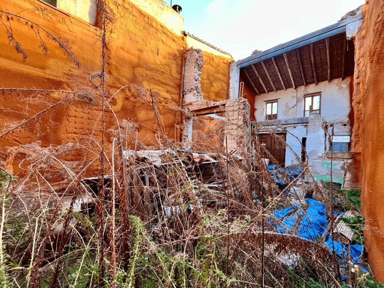 Solar urbano con proyecto para vivienda en el corazón de Ondara