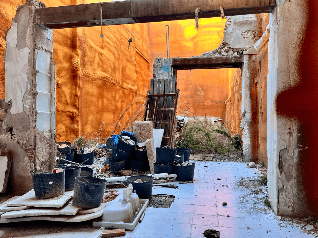 Solar urbano con proyecto para vivienda en el corazón de Ondara