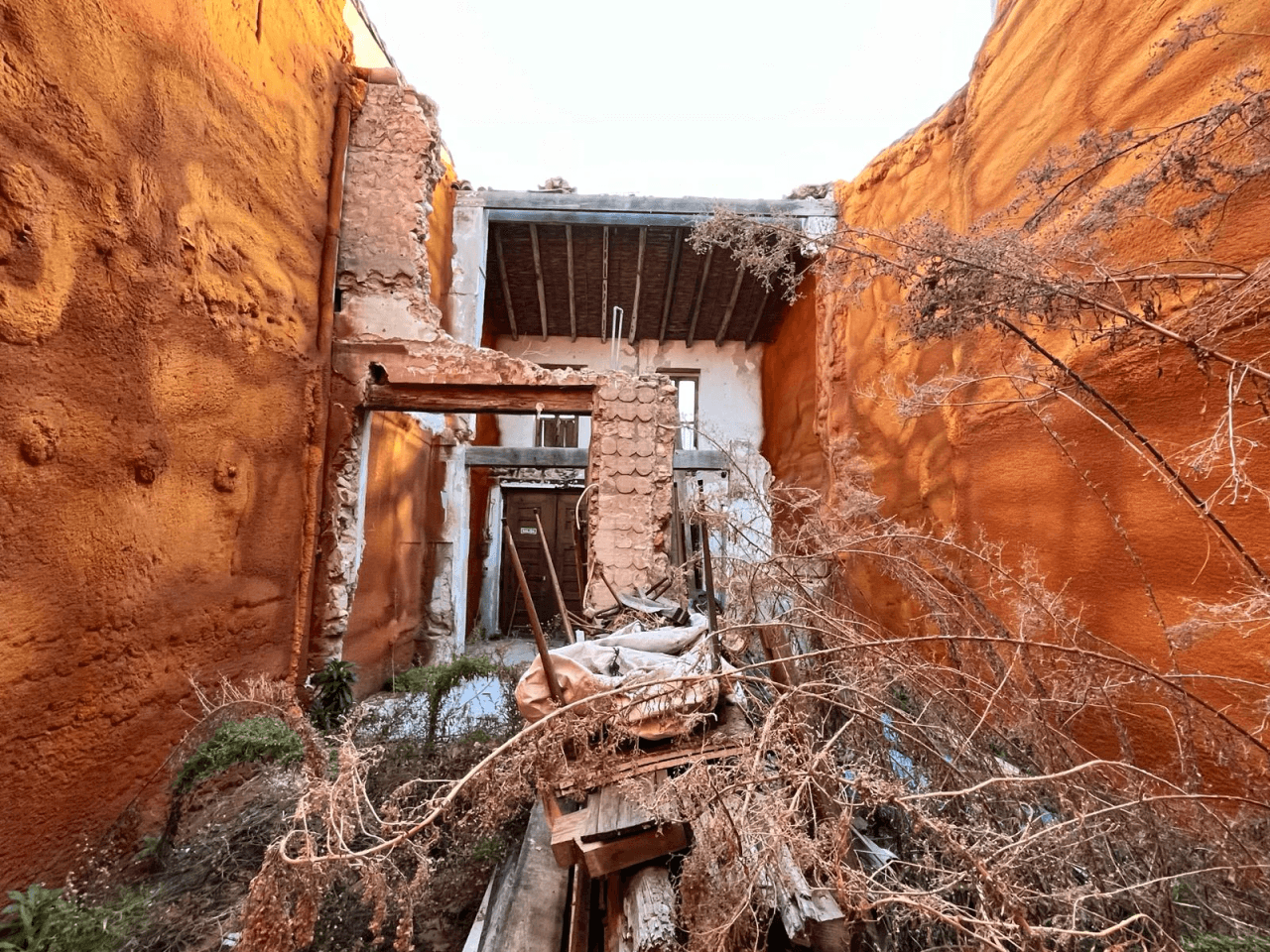 Solar urbano con proyecto para vivienda en el corazón de Ondara
