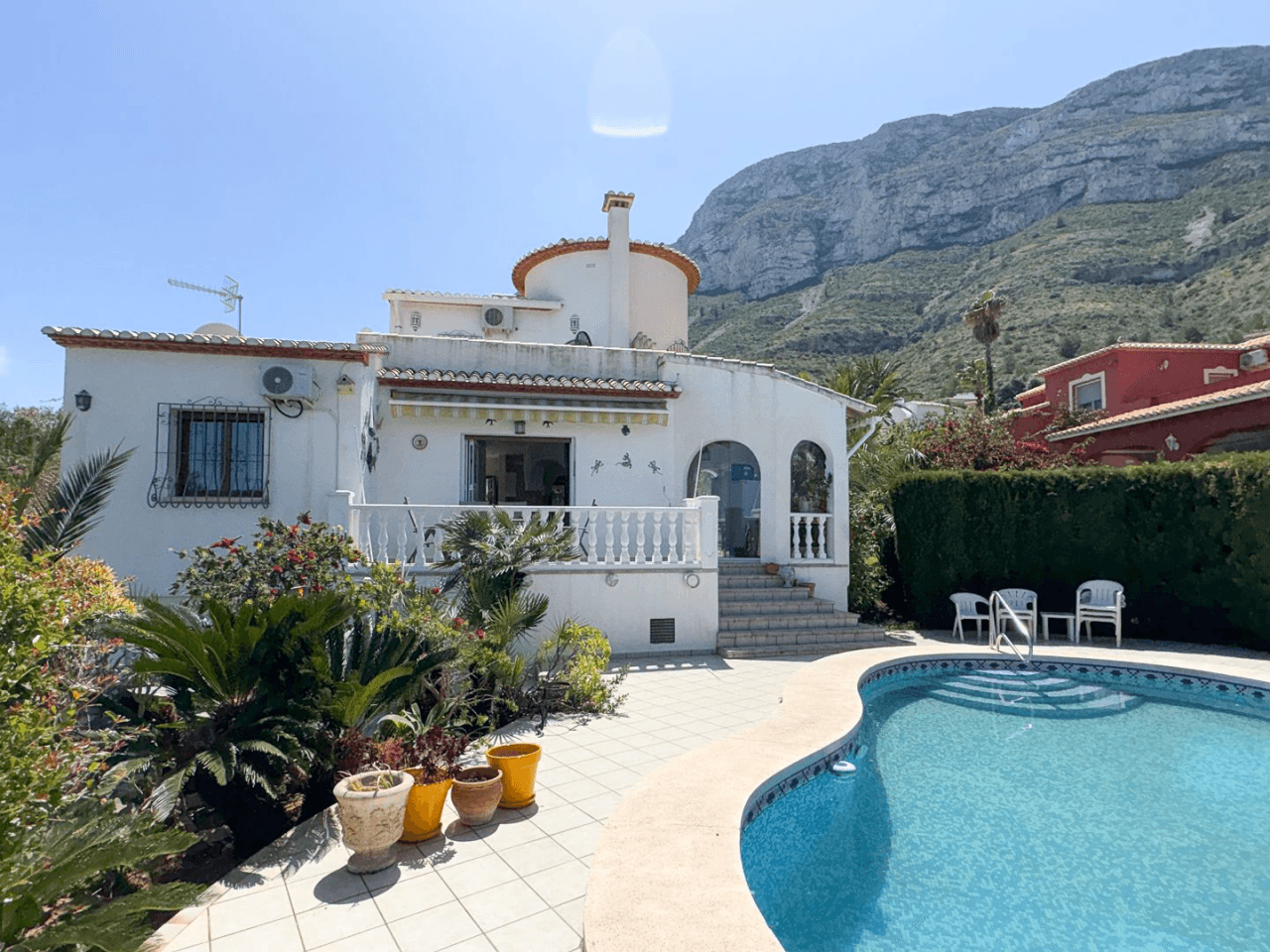 Villa Exclusive à Dénia : Un Balcon sur la Méditerranée et l'Histoire.